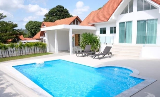 Modern medencés villa
